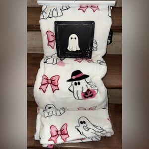 Super Cute 🥰 Halloween Ghost and Pink Bow  Blanket 50” x 70” - NEW